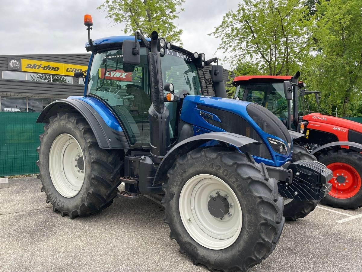 E-FARM: Valtra N104 - Tractor - id 6UEVPHA - €58,000 - Year of construction: 2018 - Engine hours: 1,400,Engine power (HP): 104,France