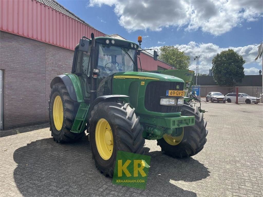 E-FARM: John Deere 6920 Premium - Traktor - id 8E1WBUR - Baujahr: 2005 - Abgelesene Motorstunden: 6.800,Niederlande