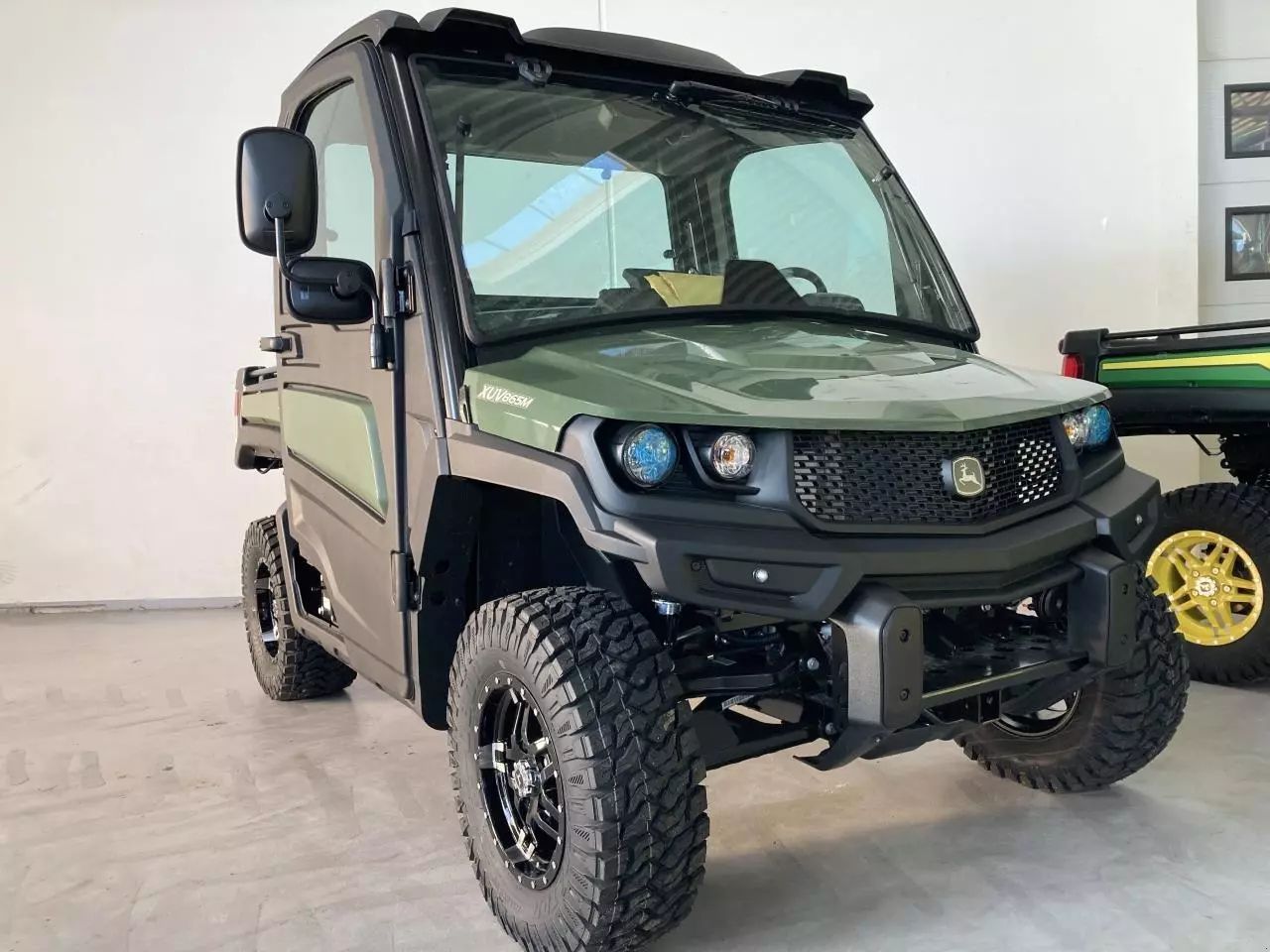 E-FARM: John Deere xuv865m o&b - Motor vehicle - id AETZRXD - €37,862 - Year of construction: 2024 - Denmark