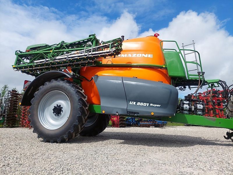 E-FARM: Amazone ux 8601 -30m- 25cm dyseafstand - Pulverizador - id 4MN7G4B - 140.643 € - Año: 2023 - Dinamarca