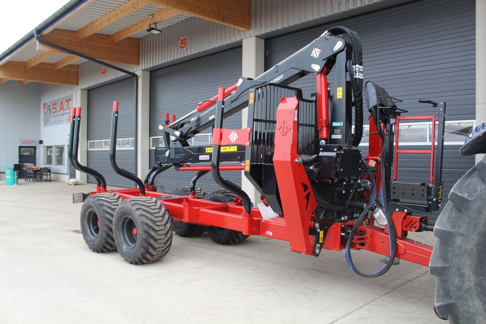 E-FARM: FARMI rückewagen ft 12 - cr 59 - 8,50m kran - 14,5t - Lesnický přívěs - id 2VQ9RHQ - 36 584 € - Rakousko