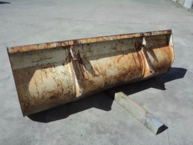 E-FARM: Faucheux godet 2.00 m - Attachment - id TZQA1EE - €1,000 - Year of construction: 2015 - France