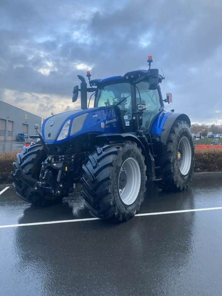 New Holland T7.275 Tractor €136,000