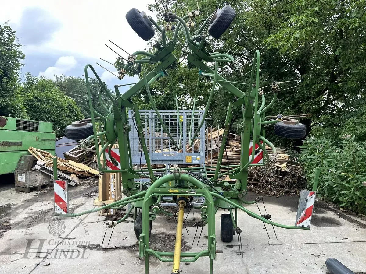 E-FARM: Krone kw 7.70/6x7 - Karuzelowy przetrząsacz do siana - id JYLXR2B - 6088 € - Rok produkcji: 2004 - Austria