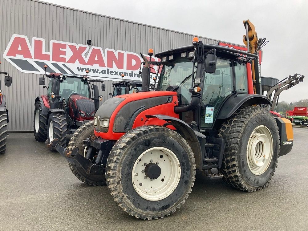 E-FARM: Valtra N142 - Tracteur - id J5HDRQ9 - 50 000 € - Année: 2010 - Lecture du nombre d'heure: 7 857,France