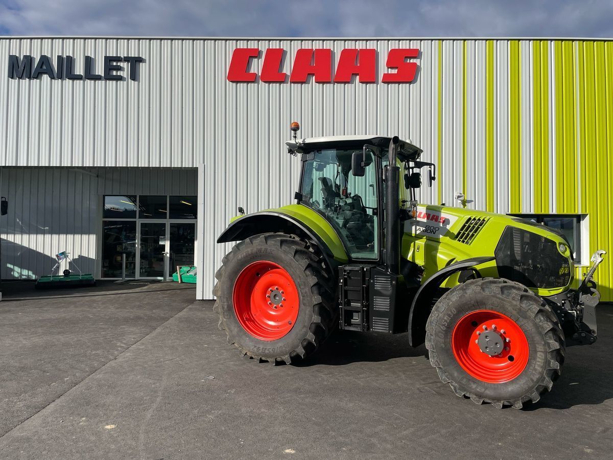 E-FARM: Claas Axion 800 - Traktor - id GVWVS7E - 85 000 € - Rok produkcji: 2017 - Motogodziny: 4 000,Moc silnika: 205,Francja