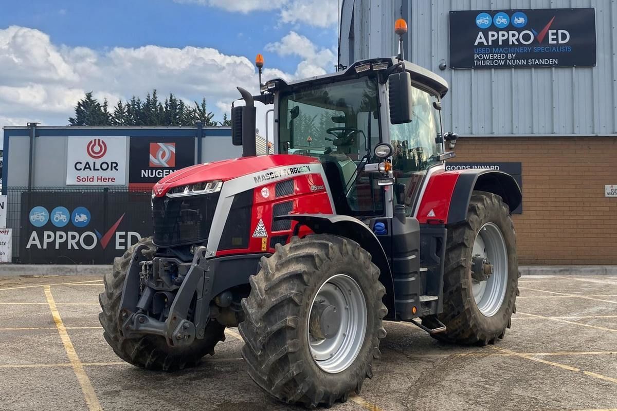 Massey Ferguson 8S.205 Tractor €114,306