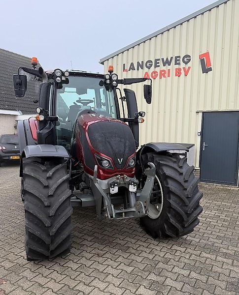 Valtra N 174 Tractor