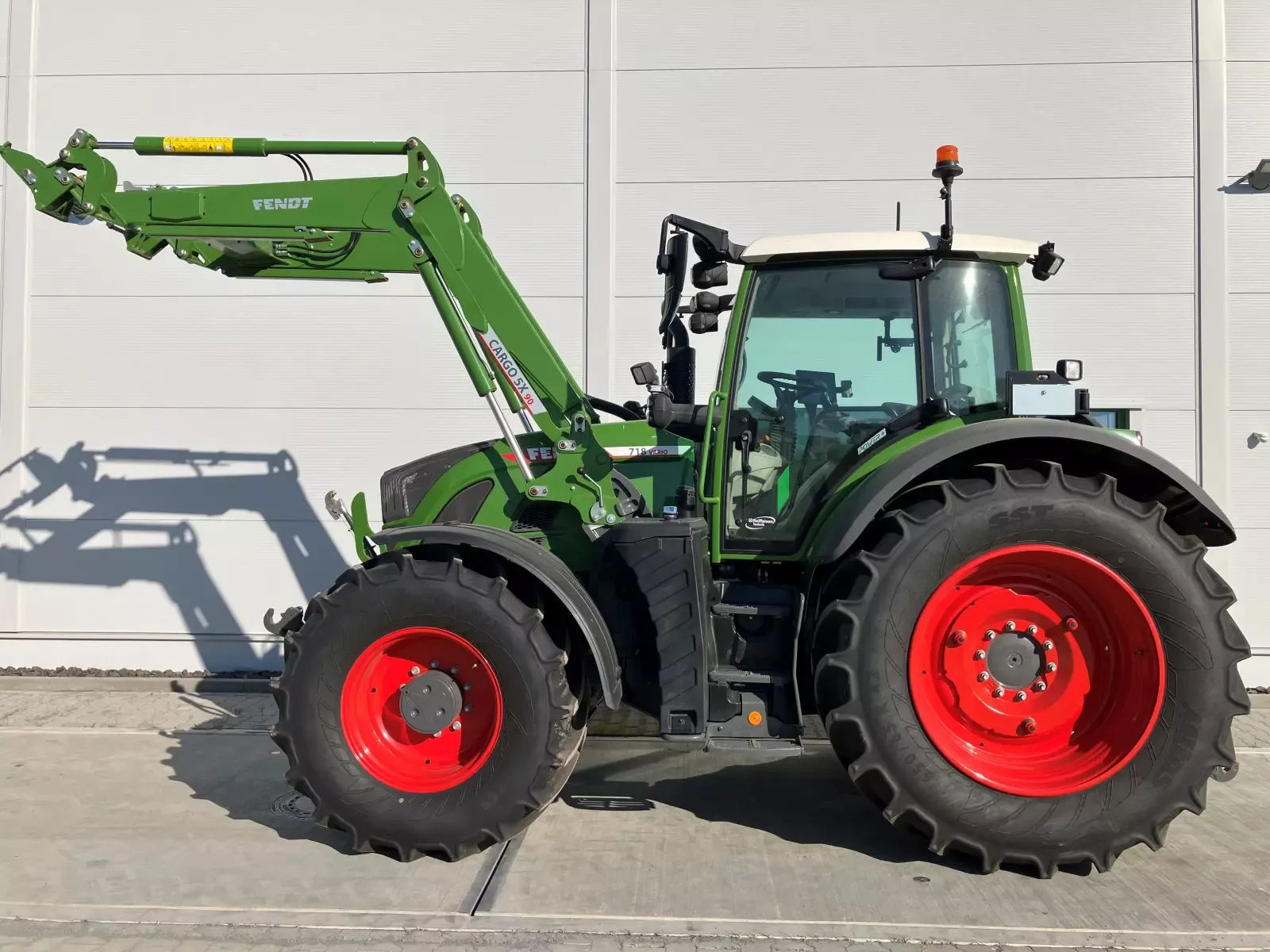 E-FARM: Fendt 718 Vario PowerPlus - Tracteur - id SYPDH94 - Année: 2023 - Lecture du nombre d'heure: 812,Puissance du moteur (chevaux): 180,Allemagne