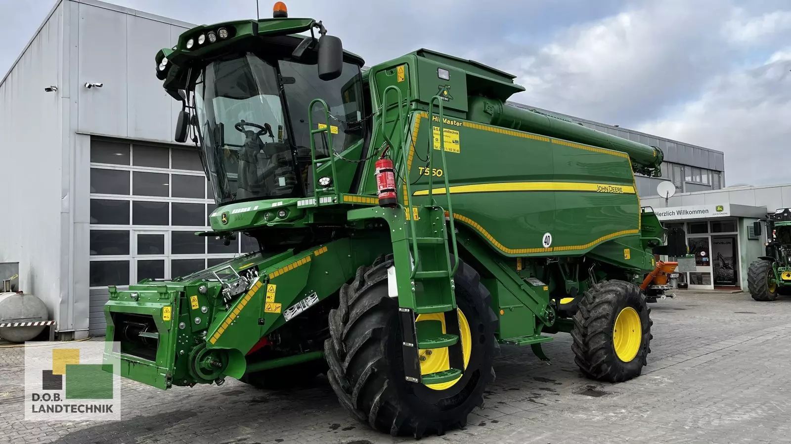 E-FARM: John Deere T 560 i HM - Combine harvester - id BFVAGEW - Year of construction: 2022 - Engine hours: 565,Engine power (HP): 389,Germany