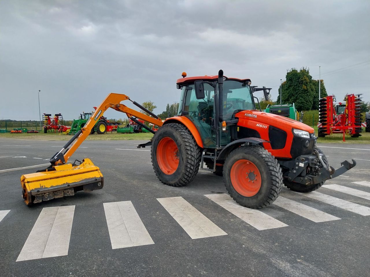 E-FARM: Kubota M5111 - Traktor - id I1EJUHN - 54 000 € - Rok produkcji: 2018 - Motogodziny: 3580,Moc silnika: 110,Francja