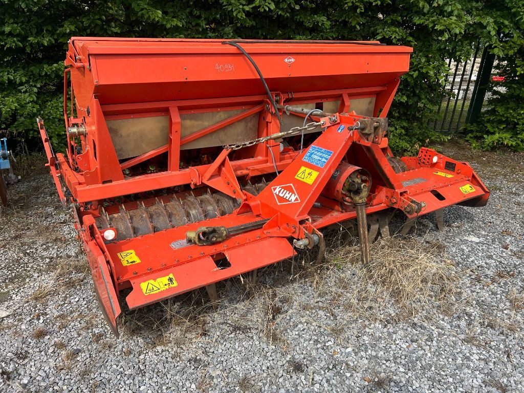 E-FARM: Kuhn HR 303 - Semoir - id DRLIEZF - 7 000 € - Année: 2001 - France