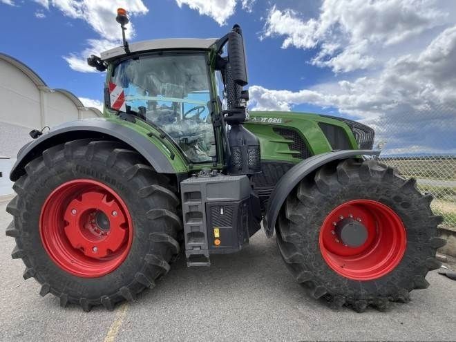 E-FARM: Fendt 826 Vario ProfiPlus - Трактор - id PENFWEP - 197 733 € - Година на построяване: 2024 - Работни часове на двигателя: 1004,Мощност на двигателя (HP): 263,Испания