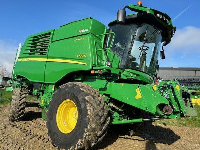 E-FARM: John Deere T 560 HM - Cosechadora - id J55XY9W - 260.000 € - Año: 2021 - Horas: 724,Francia