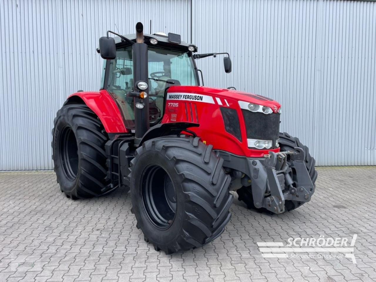 Massey Ferguson 7726 tractor €81,885