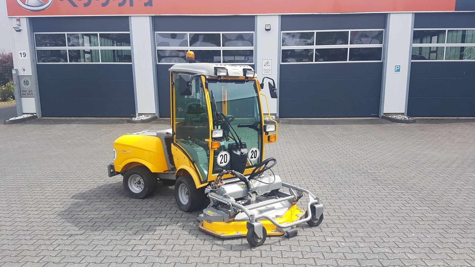 STIGA titan 740 dcr tractor €19,700