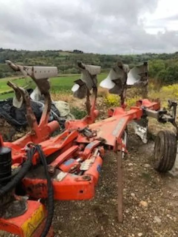 E-FARM: Kuhn vari master 123 nsh - Plough - id EKSBQVJ - Year of ...