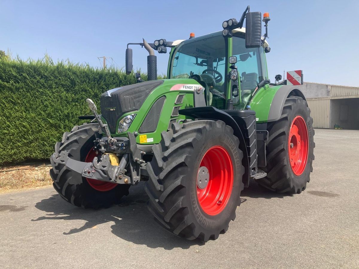 E-FARM: Fendt 724 Vario ProfiPlus - Tracteur - id 6UMUJB4 - 95 000 € - Année: 2020 - Lecture du nombre d'heure: 6 500,Puissance du moteur (chevaux): 240,France