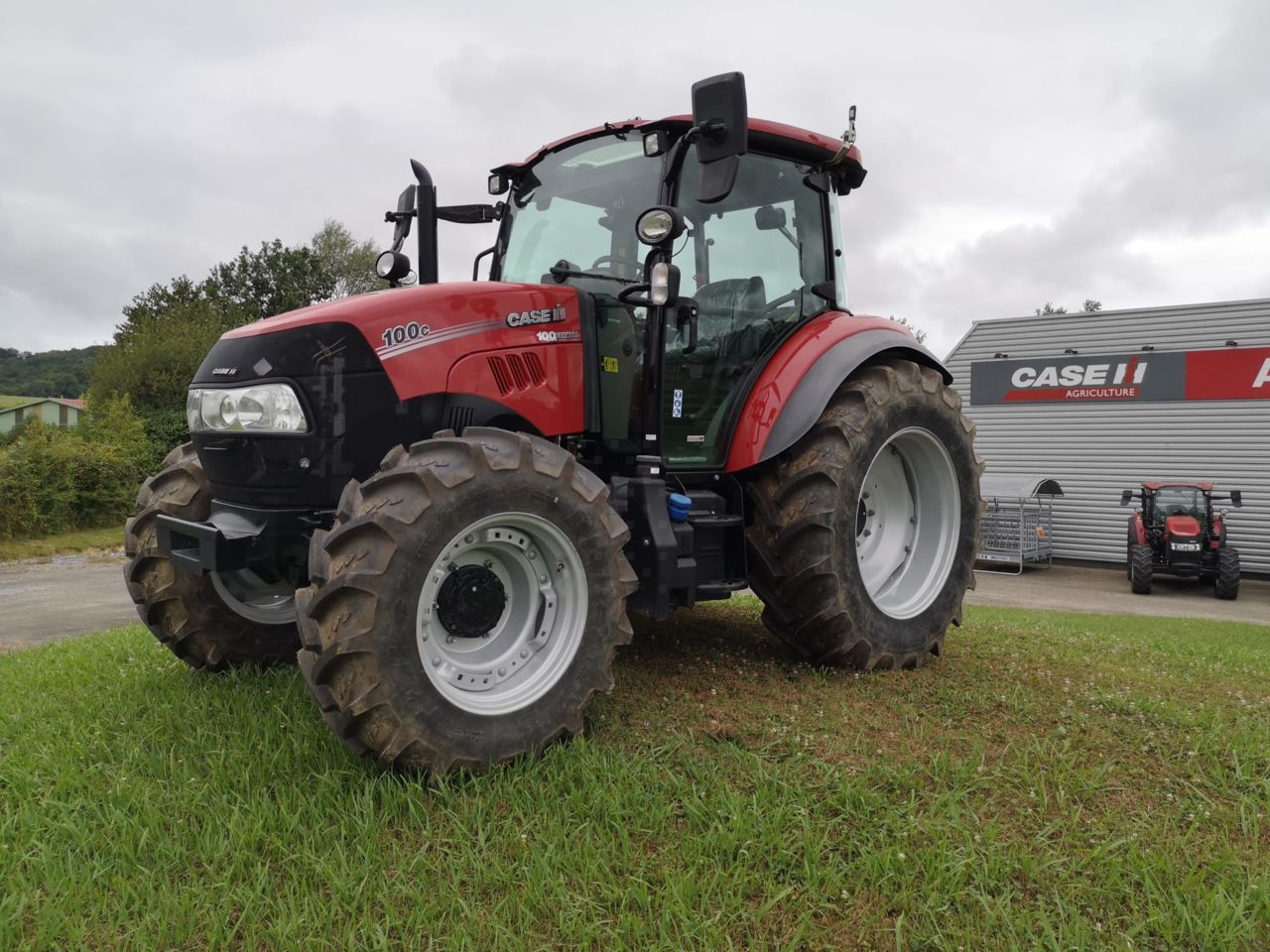 E-FARM: Case IH Farmall 100 - Tracteur - id ITJBVGJ - Année: 2023 - Lecture du nombre d'heure: 39,Puissance du moteur (chevaux): 100,France
