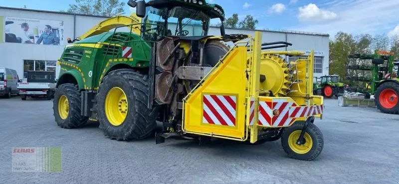 E-FARM: John Deere 8400 - Self propelled forage harvester - id M7SQXKP - €209,000 - Year of construction: 2018 - Engine hours: 1,819,Engine power (HP): 540,Germany