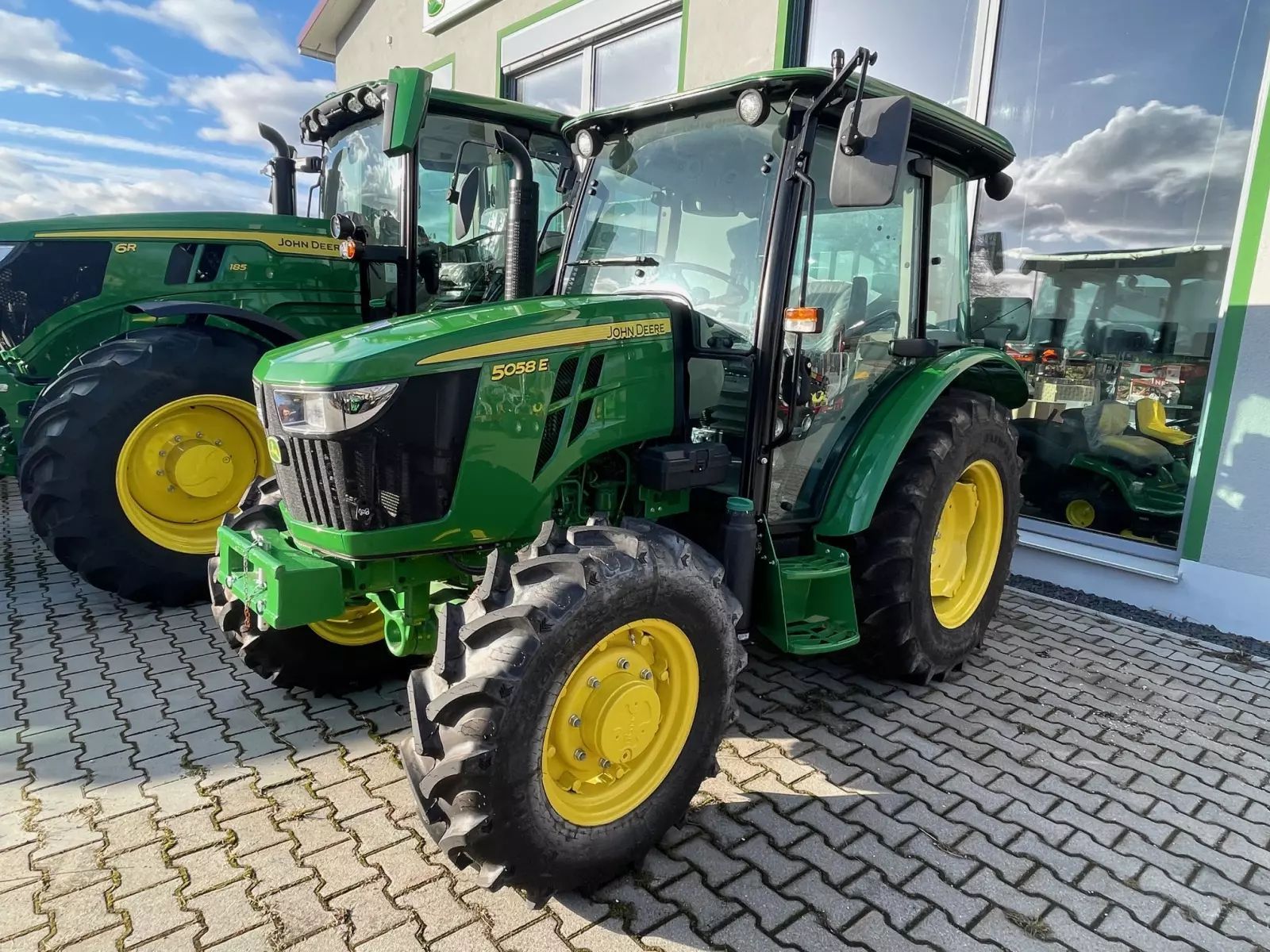 E-FARM: John Deere 5058 E - Tracteur - id ELX91BD - Année: 2023 - Puissance du moteur (chevaux): 60,Allemagne