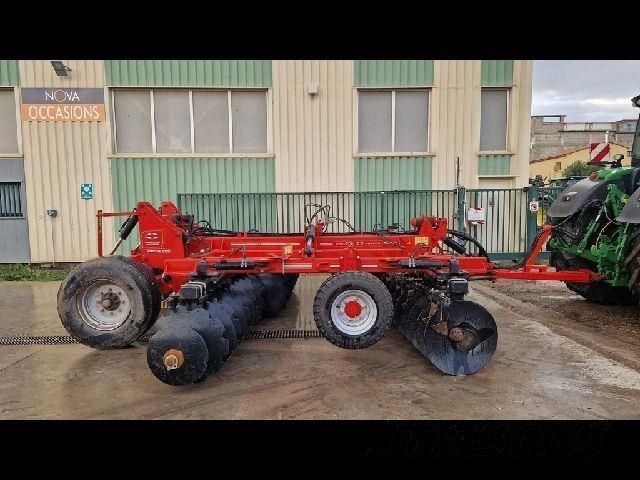 E-FARM: GREGOIRE BESSON v44 - Herse à disques et disque compact - id PTCGCE8 - 21 000 € - Année: 2013 - France