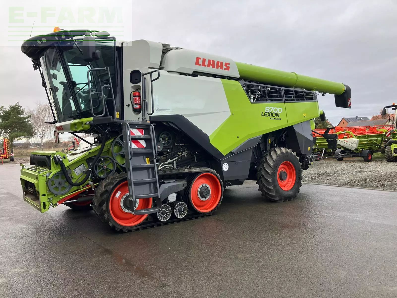 Claas Lexion 8700 Combine harvester €328,000