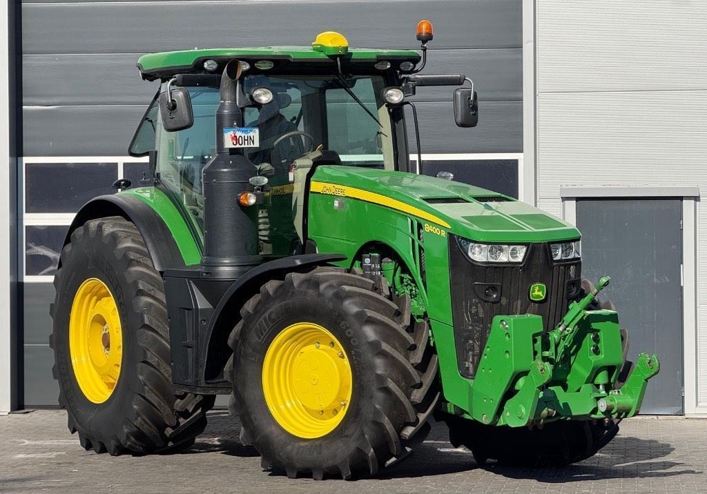 John Deere 8400 R Трактор 188 000 €