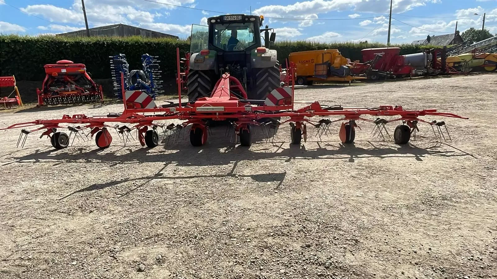E-FARM: Kuhn GF 8712 - Faneuse - id KNZCT89 - 11 500 € - Année: 2019 - France