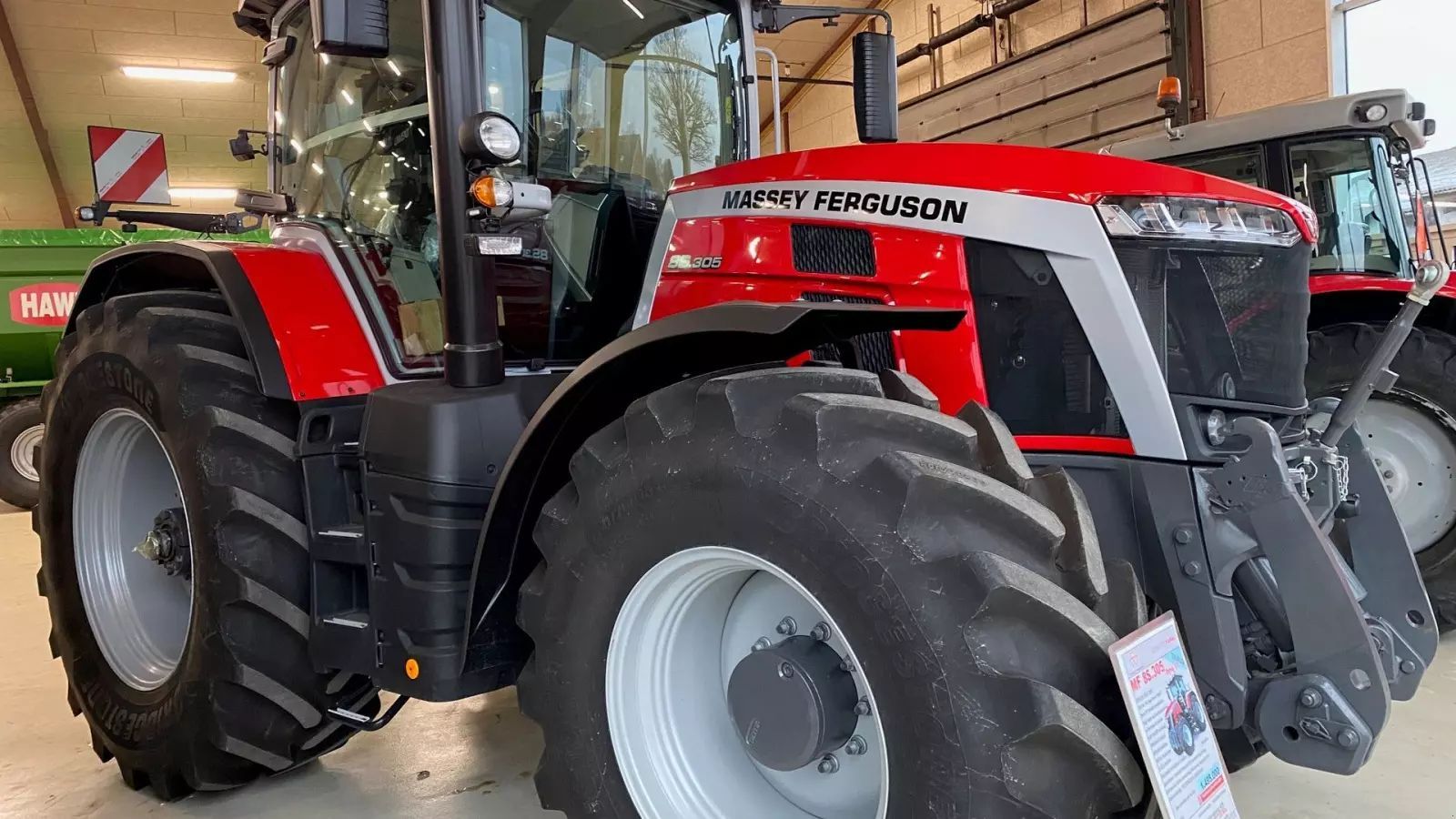 Massey Ferguson 8S.305 Tractor €200,204