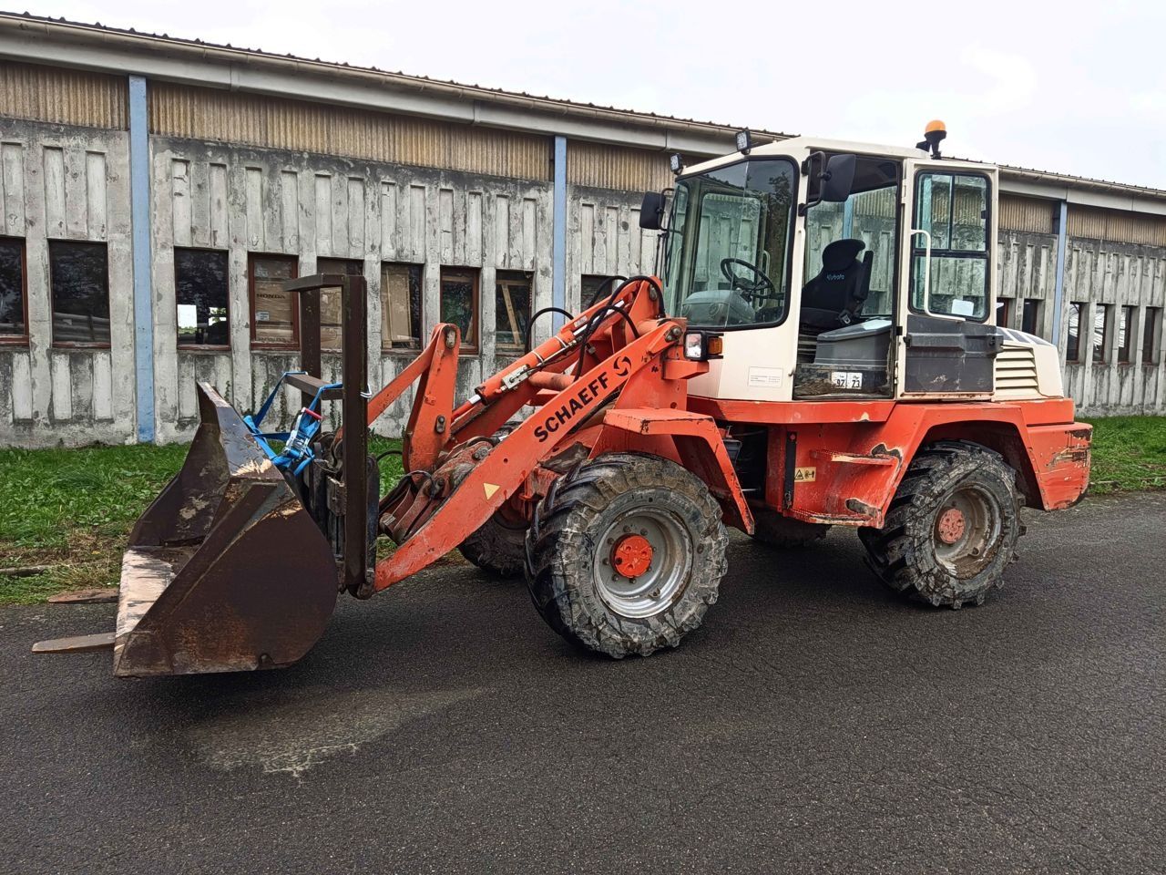E-FARM: Schaeff skl 843 - Wheel loader - id KDHMSJL - €19,000 - Year of construction: 2002 - Engine hours: 8,436,Engine power (HP): 70,France
