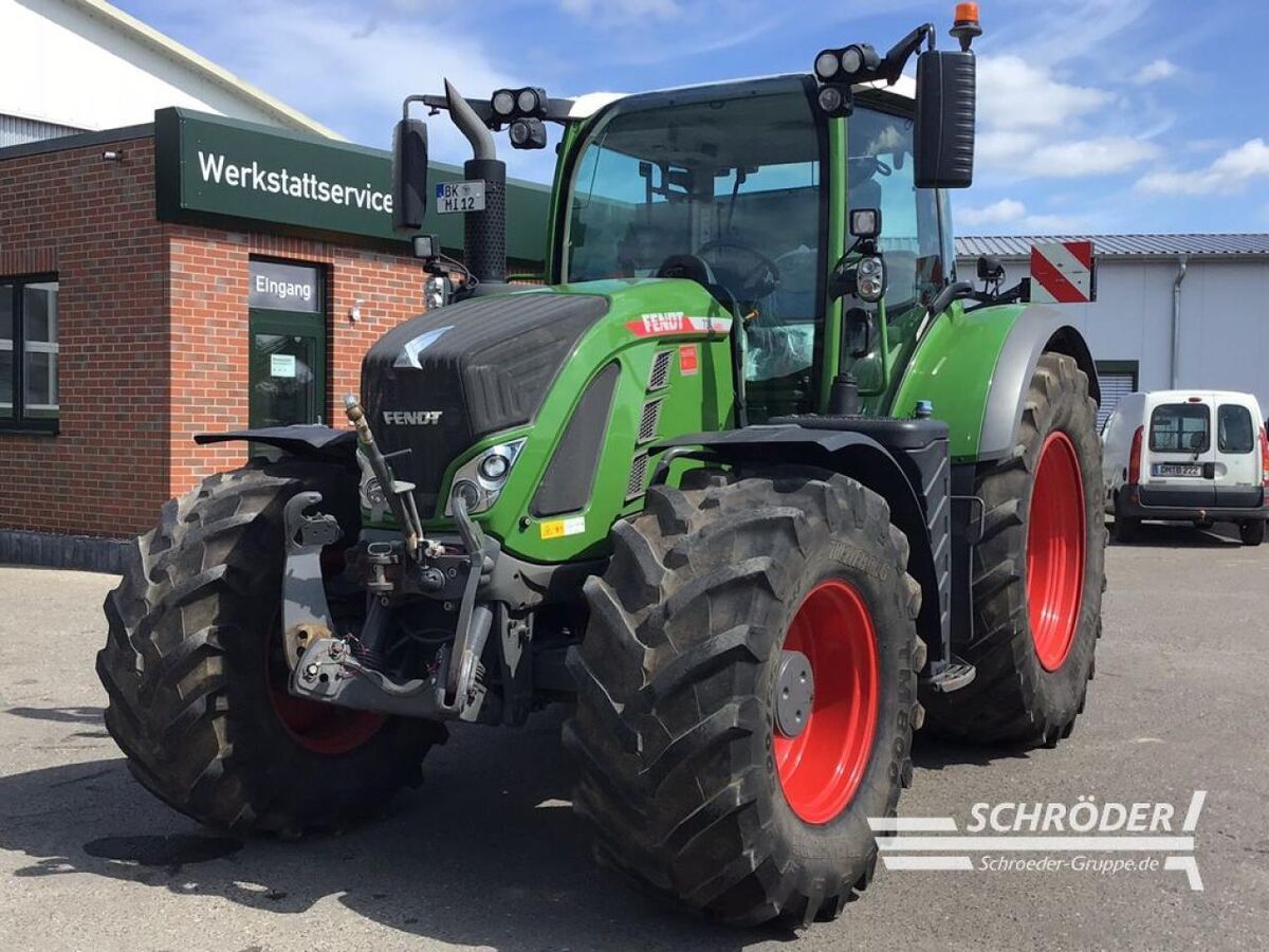 E-FARM: Fendt 724 Vario ProfiPlus - Tractor - id PUNHH8Y - €156,885 - Year of construction: 2021 - Engine hours: 3,200,Engine power (HP): 238,Germany