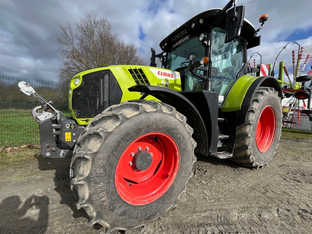 E-FARM: Claas Arion 630 CMATIC - Tracteur - id WNKJE2F - Année: 2023 - Lecture du nombre d'heure: 900,Puissance du moteur (chevaux): 165,France