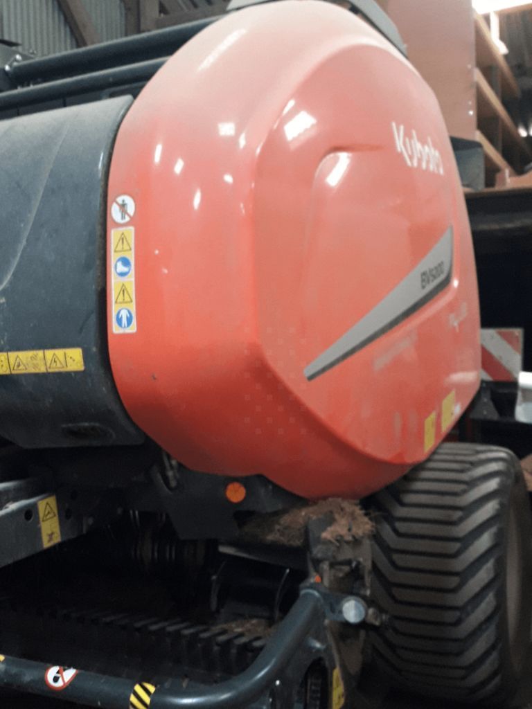 E-FARM: Kubota bv5200 - Baler - id FJUDWEY - €30,000 - Year of construction: 2021 - Total number of bales produced: 9,000,France