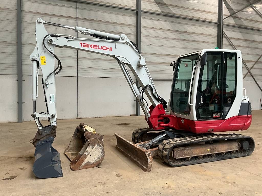 Takeuchi tb 250 Minigraver 27.250 €