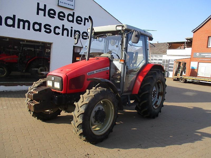 Massey Ferguson 4225 Traktor 21 000 €