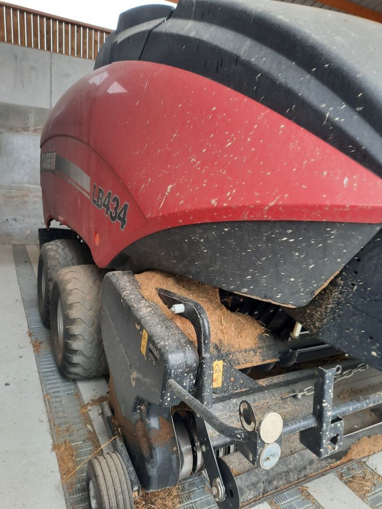 E-FARM: Case IH lb434 - Baler - id JTMY5NR - €83,000 - Year of construction: 2015 - Total number of bales produced: 33,000,France