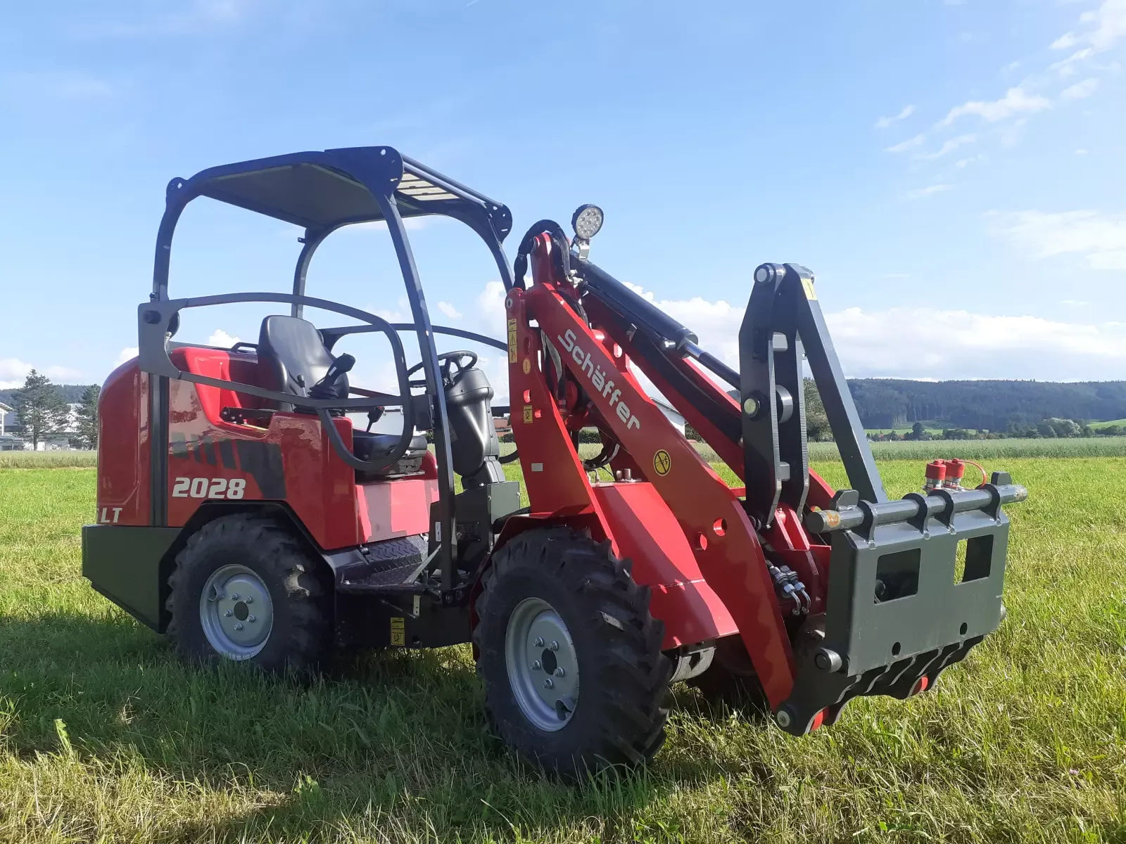 E-FARM: Schäffer 2028 SLT - Kerekes rakodógép - id Y8K6V5A - 27 227 EUR - Gyártási év: 2024 - Üzemóra (motor): 14,Motor teljesítménye (LE): 25,Németország