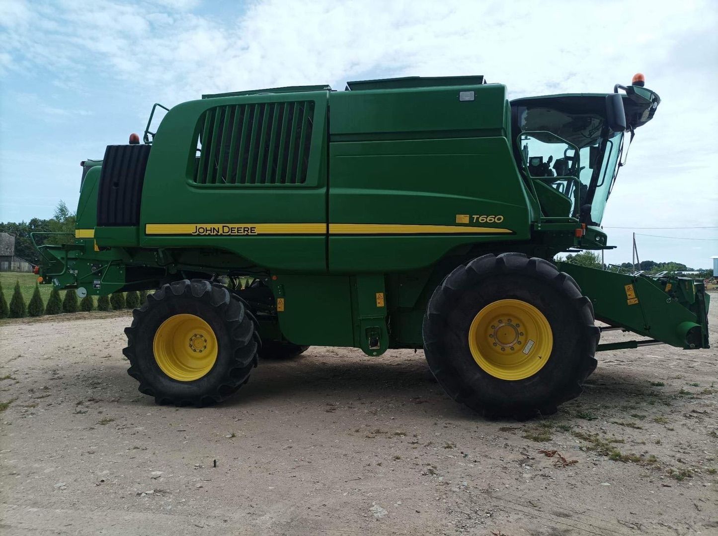 E-FARM: John Deere T 660 - Cosechadora - id LD1JZHN - 155.000 € - Año: 2015 - Horas: 2.135,Potencia del motor: 371,Lituania