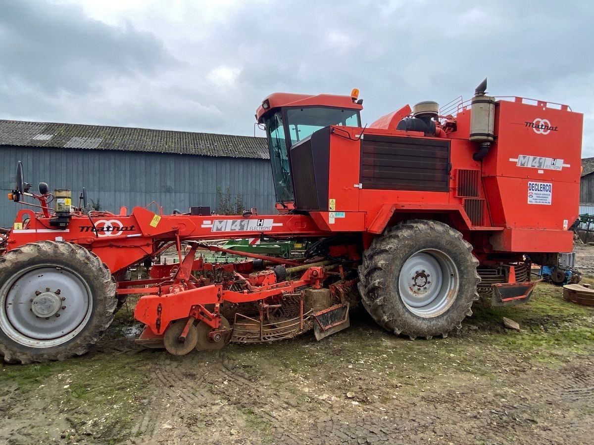 E-FARM: Matrot m41h - Arracheuse de betteraves - id 7RIYEHS - 16 000 € - Année: 2002 - Lecture du nombre d'heure: 3 999,France