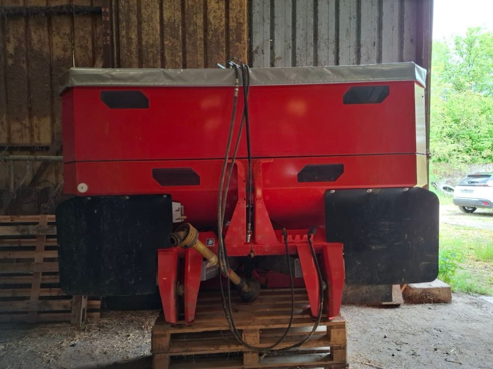 E-FARM: Kuhn axis 40.1 - Epandeur d'engrais - id HASRWIT - Année: 2007 - France