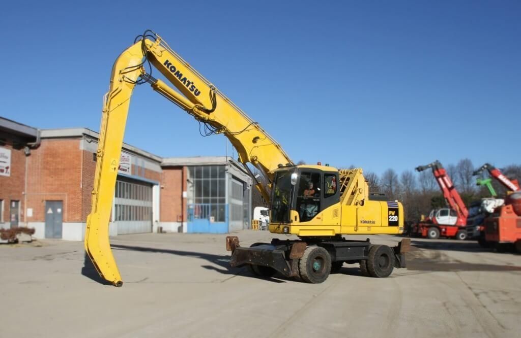 KOMATSU pw220-mh Колесный экскаватор 65 000 €