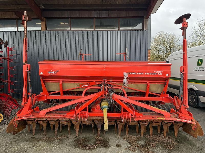 E-FARM: Kuhn combiliner 4m - Drillmaschine - id CDICBSX - 13.271 € - Baujahr: 2008 - Dänemark