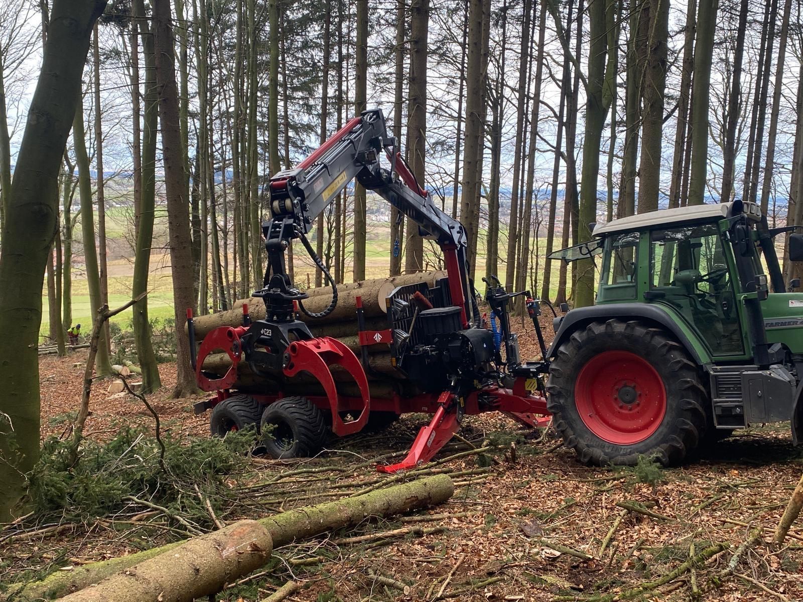 E-FARM: FARMI rückewagen 14,5 to. 9 m kran-radantrieb - Forstanhänger - id AEWT37X - 62.417 € - Österreich