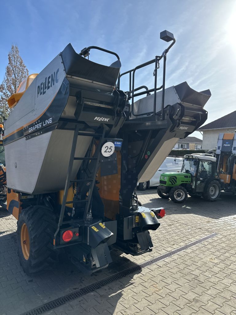 E-FARM: Pellenc grapes line 60 - Grape harvester - id XTXPXZN