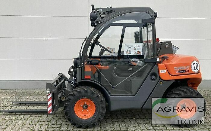 E-FARM: AUSA t144h - Manipulador telescópico - id DQ5QGYT - 37.395 € - Año: 2023 - Horas: 36,Potencia del motor: 24,Alemania