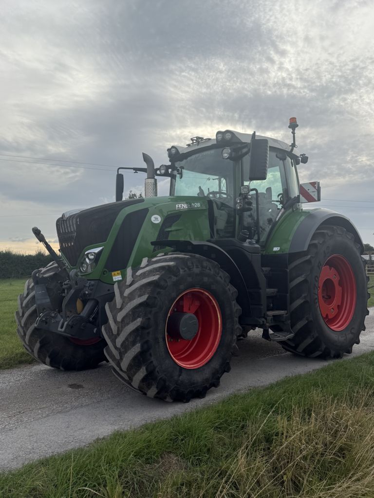 Fendt 828 Vario Profi Plus Traktor 97.767 €