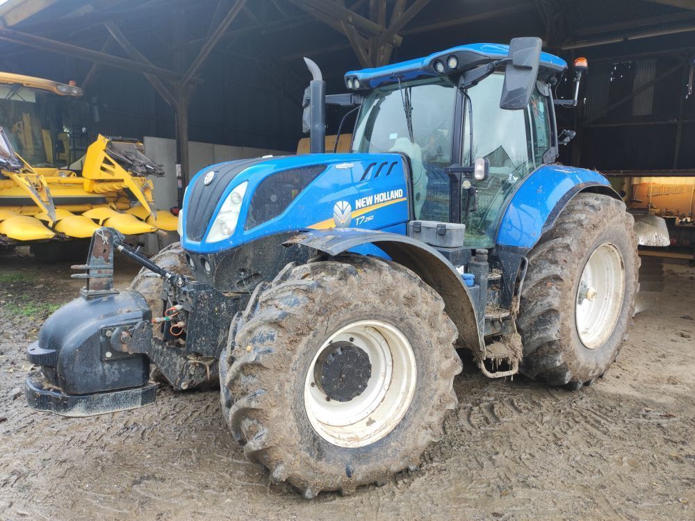 E-FARM: New Holland T7.260 - Tractor - id PMEYWQY - Year of construction: 2018 - Engine hours: 4,500,Engine power (HP): 240,France