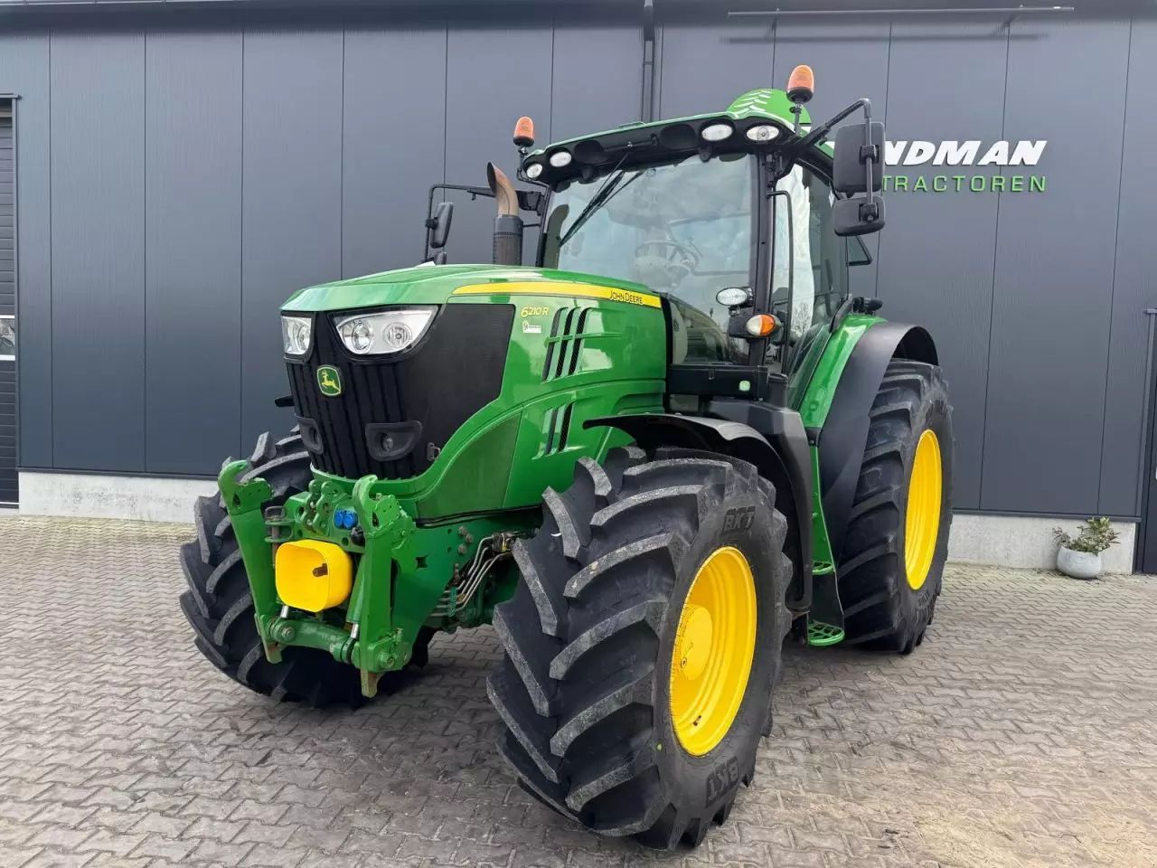 John Deere 6210 R Tractor €67,500