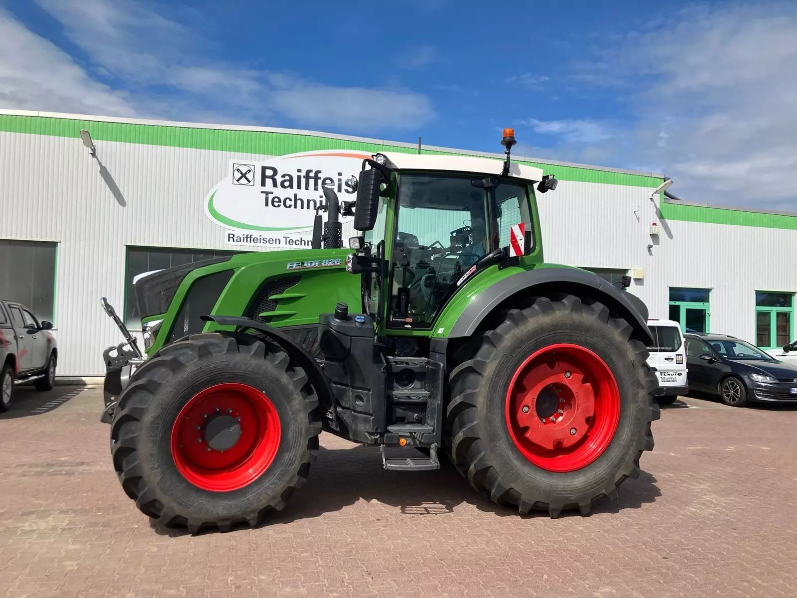 E-FARM: Fendt 828 Vario ProfiPlus - Tracteur - id QDRGFWA - 190 000 € - Année: 2023 - Lecture du nombre d'heure: 2 188,Puissance du moteur (chevaux): 280,Allemagne